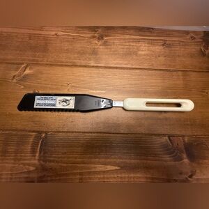 Vintage Bonny Black White Serrated Knife Made in USA Plastic Icing Cake Baking